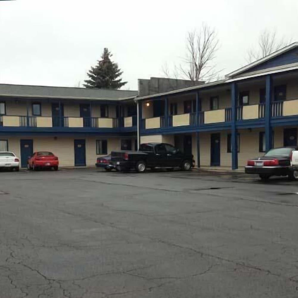 Cadet Motor Inn photo 2