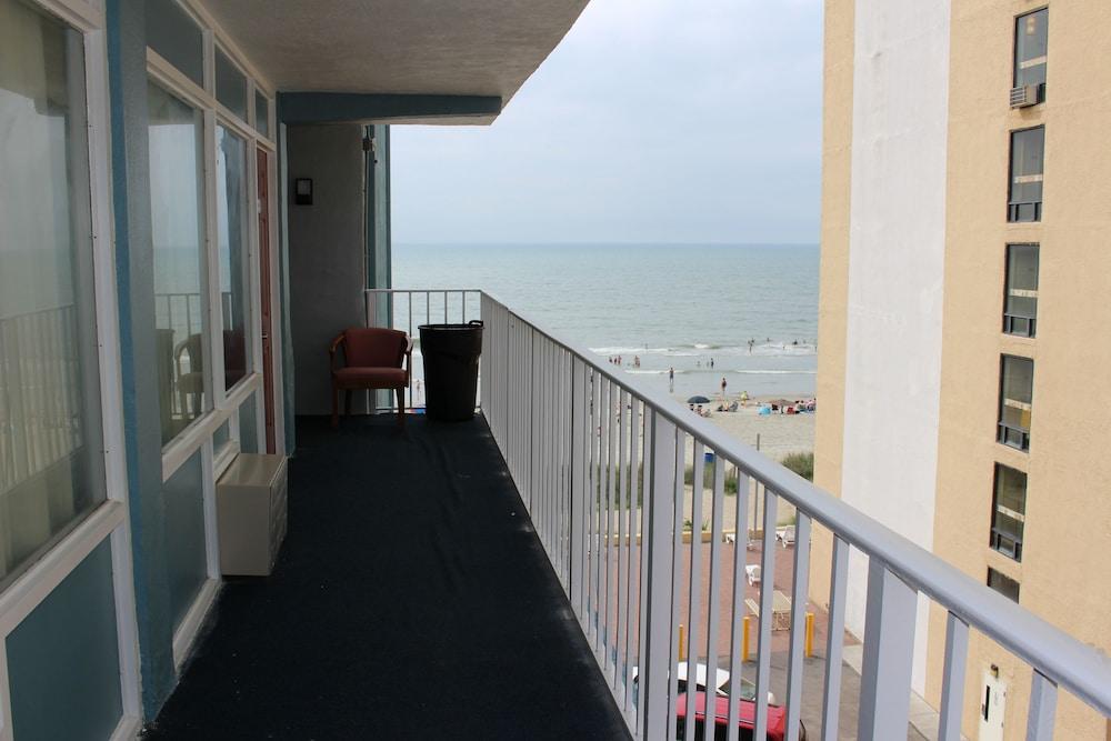 Blu Atlantic Oceanfront Hotel & Suites photo 16