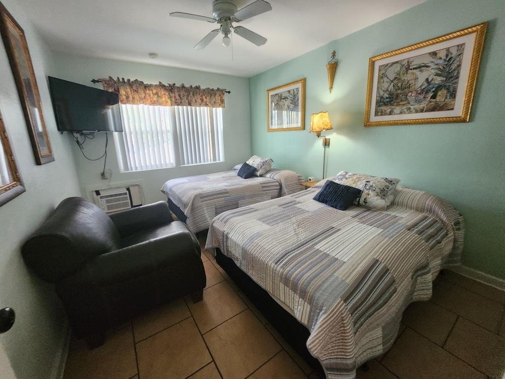Silver Sands Motel photo 29