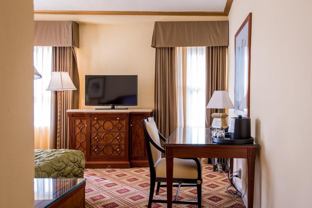 Embassy Hotel photo 20