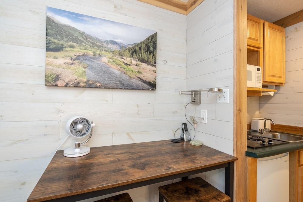 Mountainside Inn 310 1 Bedroom Hotel Room by Alpine Lodging Telluride photo 8