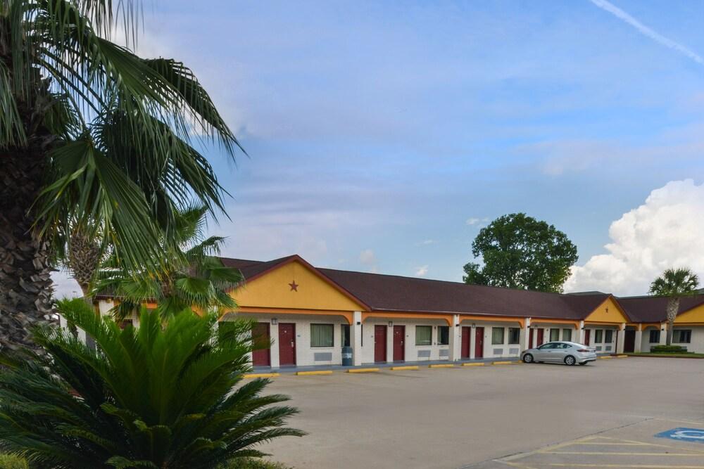 Scottish Inn & Suites Highway 6 South photo 6