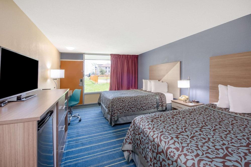 Days Inn by Wyndham Salem, Illinois photo 10