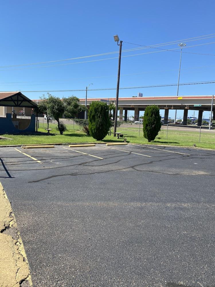 Executive Inn and Suites photo 6