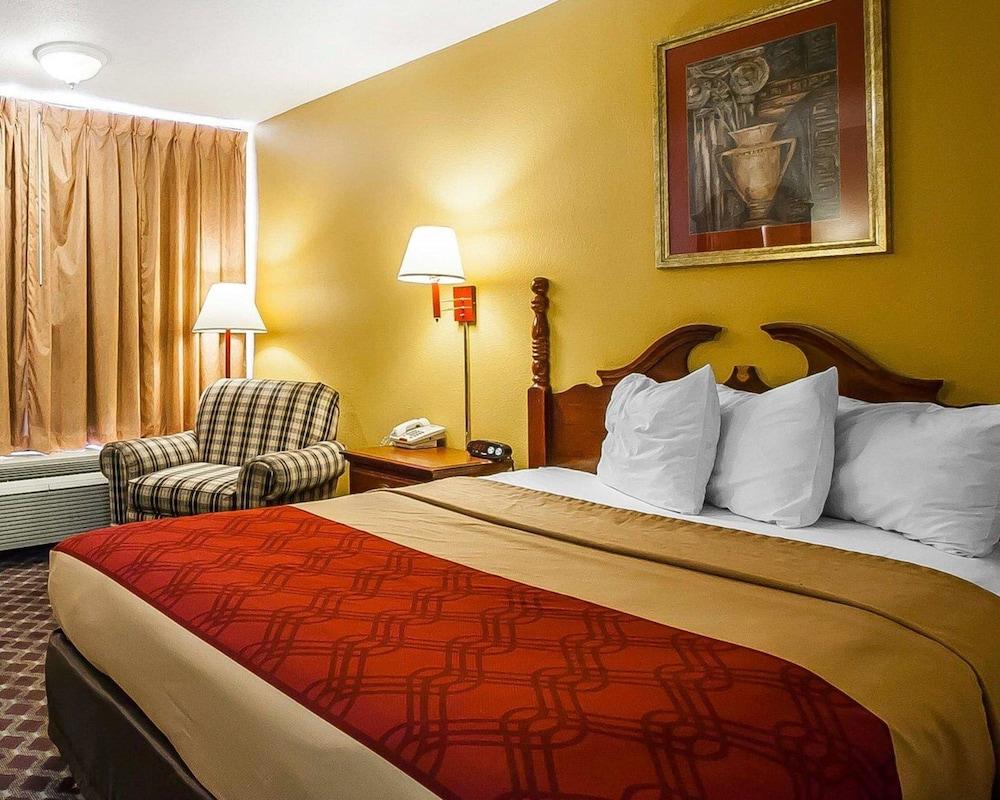 Econo Lodge Dyersburg I-155 photo 18