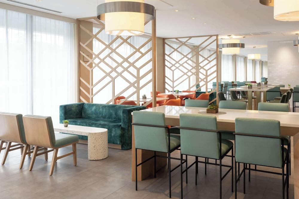 DoubleTree by Hilton Miami North I-95 photo 18