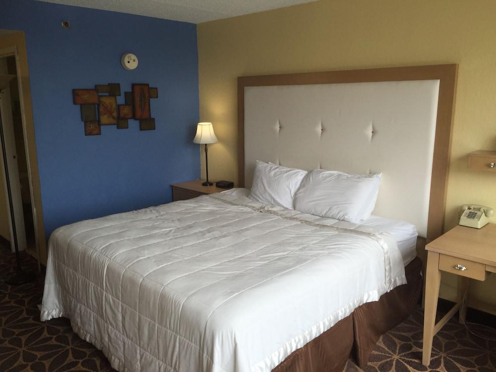 Days Inn by Wyndham Syracuse photo 22