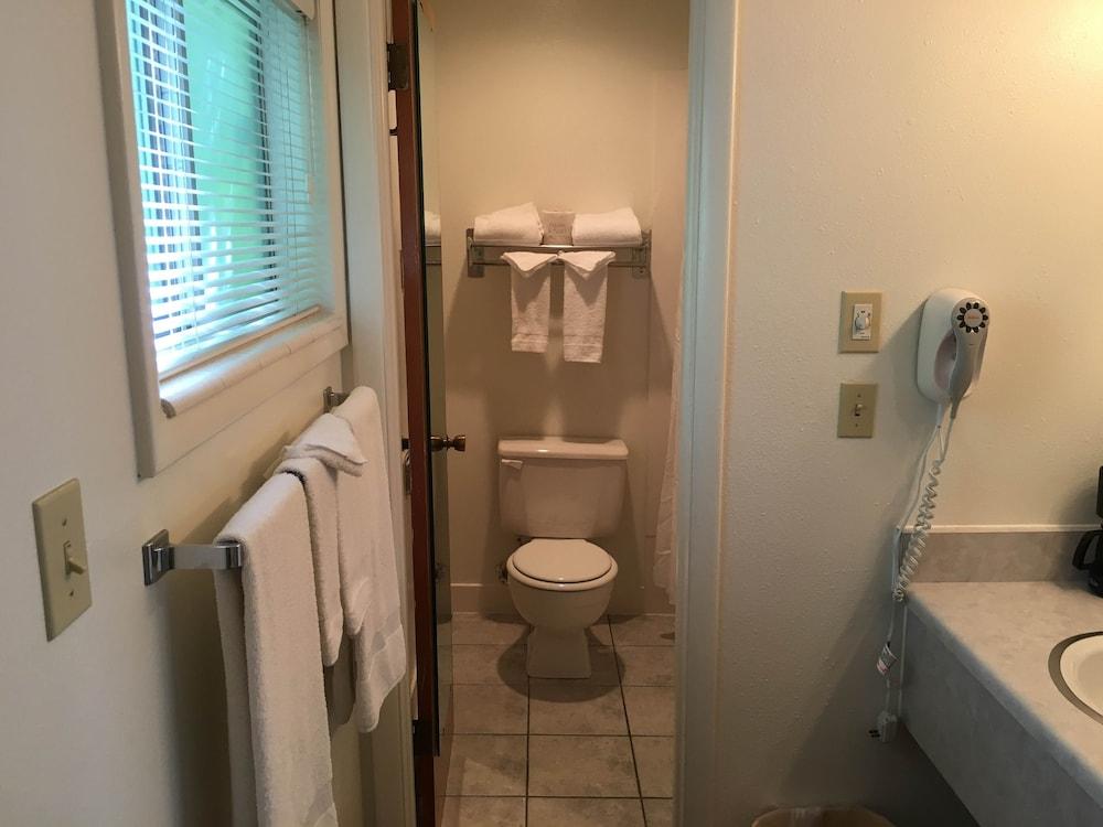 Golden Eagle Inn photo 14