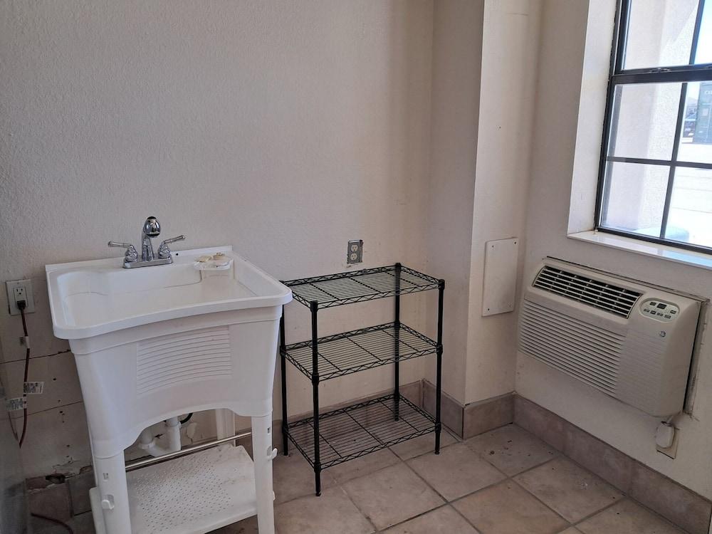 Days Inn by Wyndham Safford, AZ photo 18