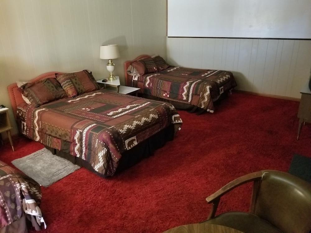 Duffer Motel photo 64