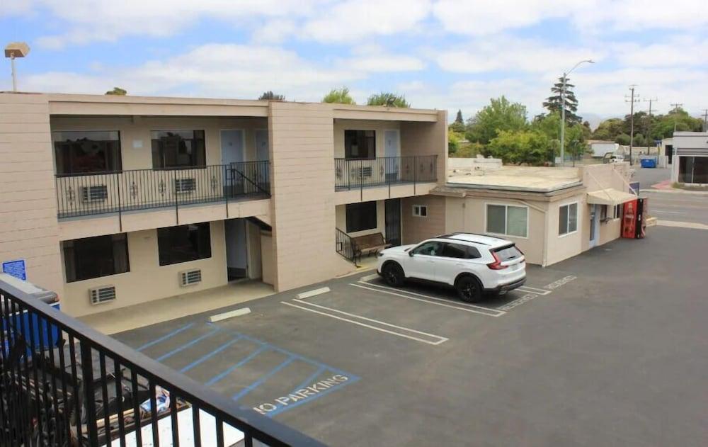 ECONOMY INN photo 15