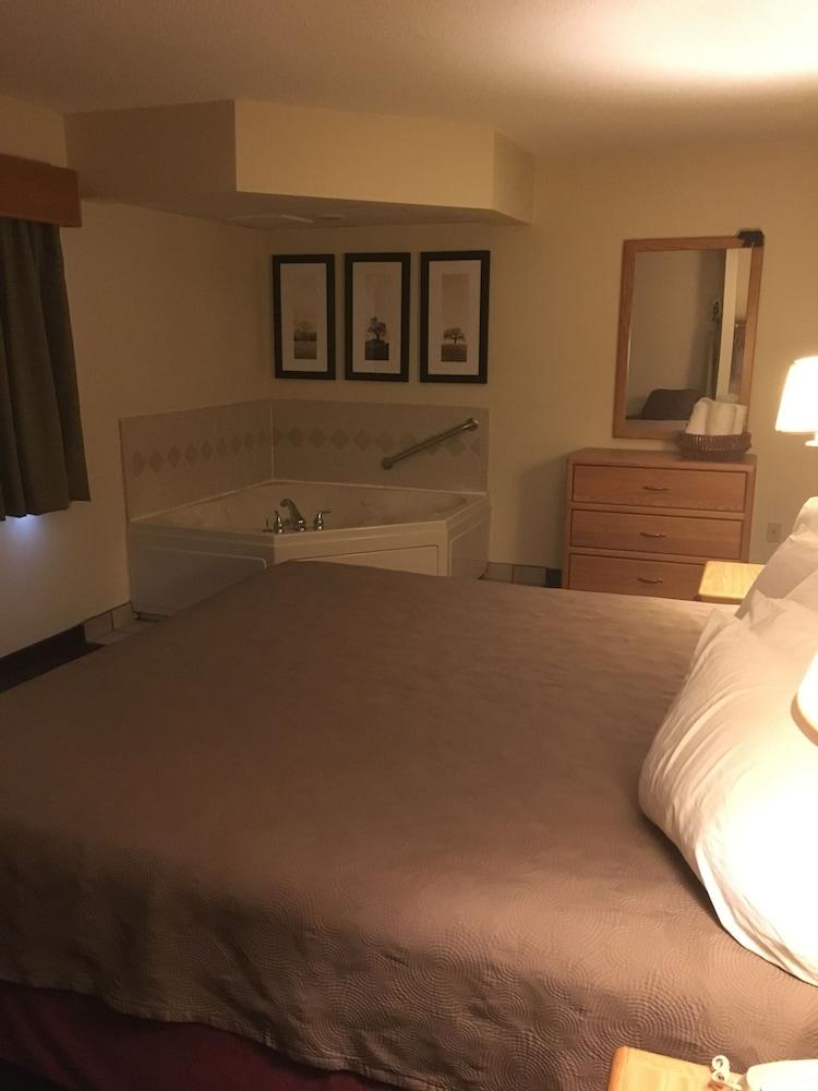 Moose Lake Lodge & Suites photo 15