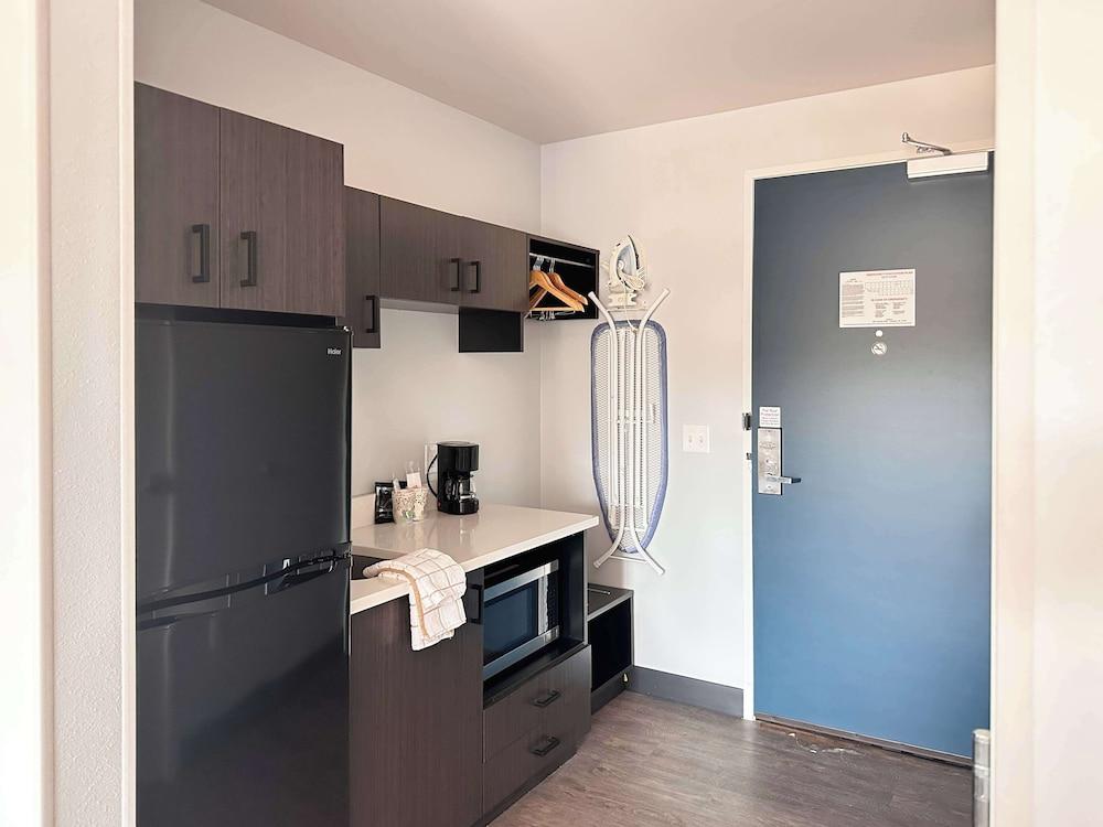 Studio 6 Richmond Airport photo 21
