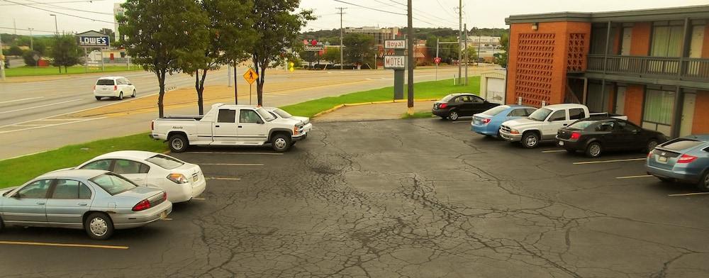 Royal Motel photo 16