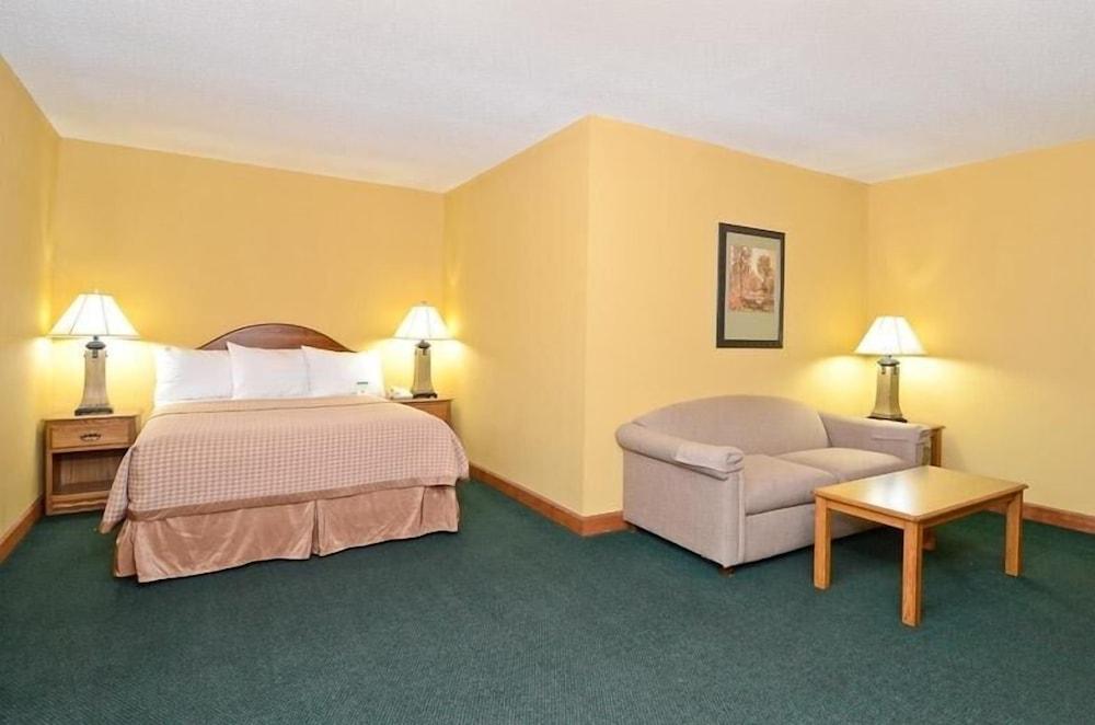 Americas Best Value Inn Iola photo 6