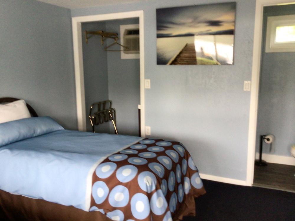 Hitching Post Country Motel photo 8