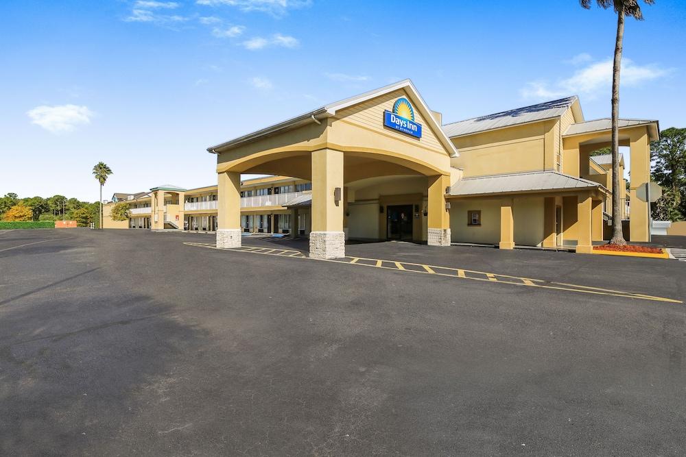 Econo Lodge Daytona Beach - Speedway photo 13