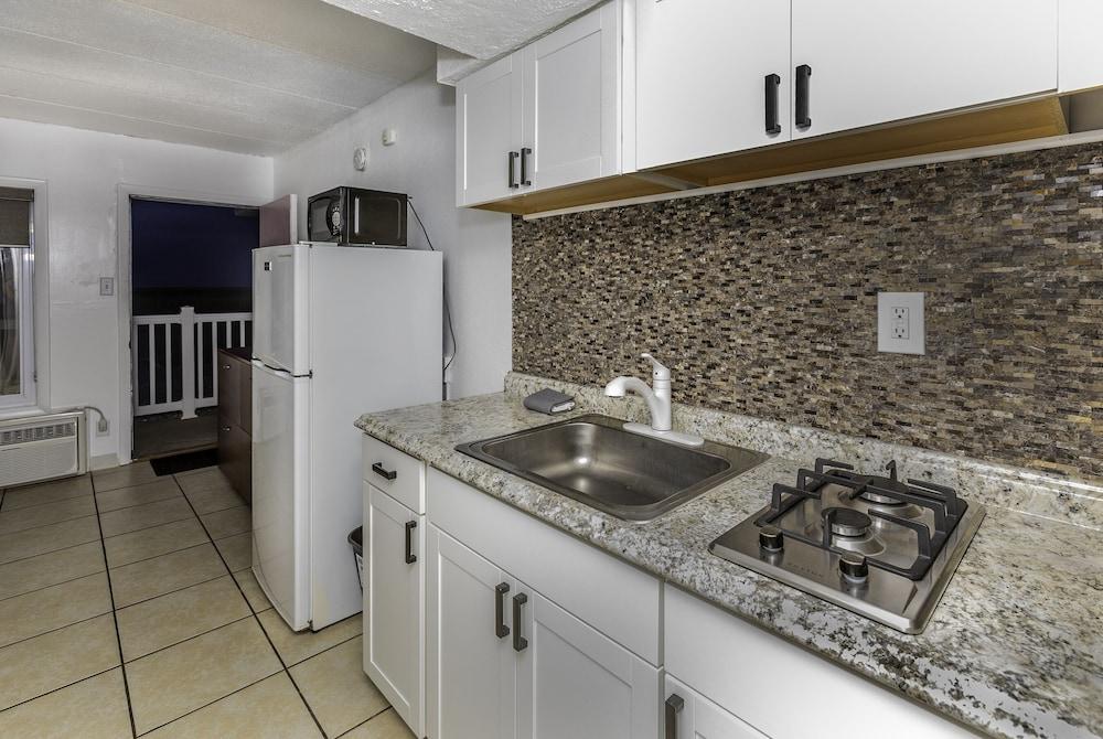 Alante Oceanfront Motel photo 11
