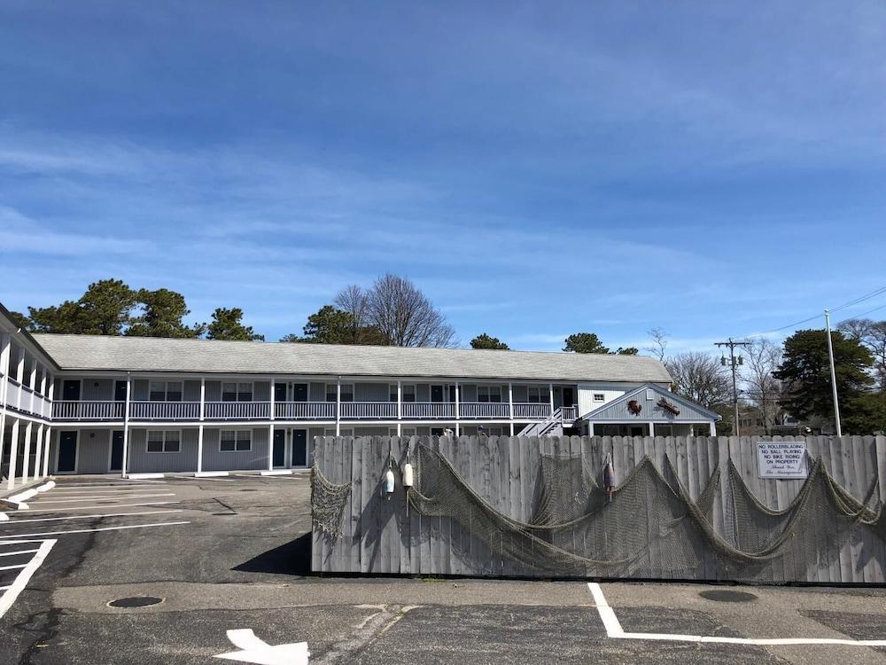 Doryman Motel photo 15