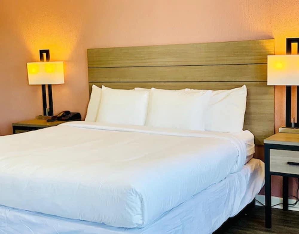 Econo Lodge Inn & Suites Abilene East District photo 12