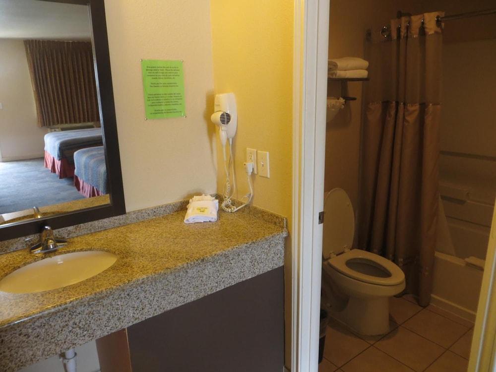 Kenedy Country Inn photo 31