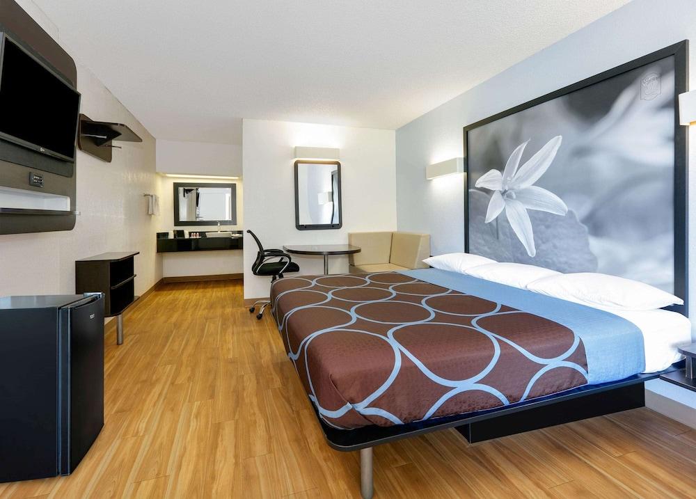 Super 8 by Wyndham Fort Smith photo 11