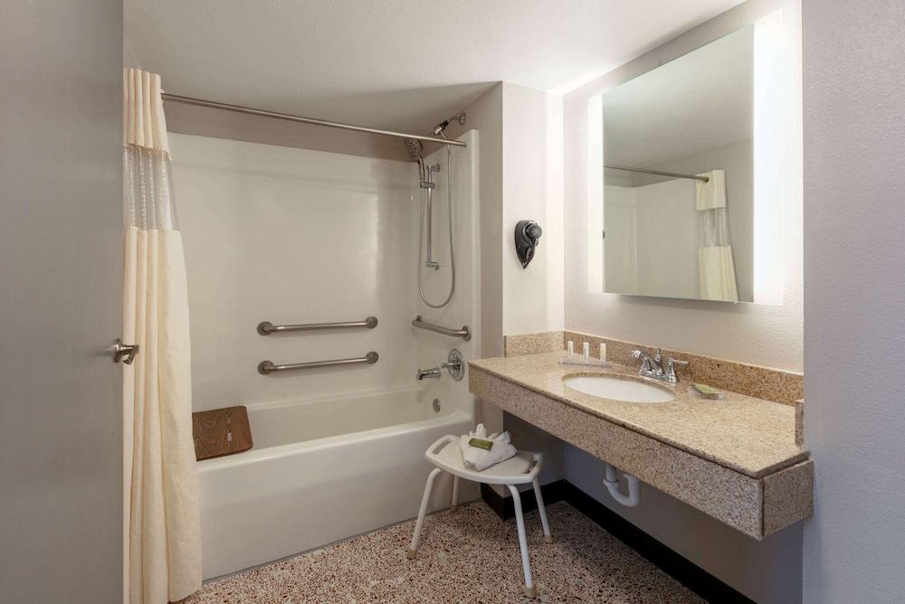 Wingate by Wyndham DFW / North Irving photo 38
