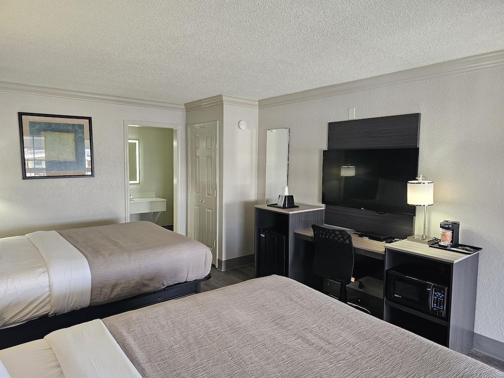 Quality Inn & Suites photo 9