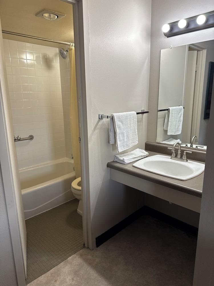 Smartwood Inn photo 17