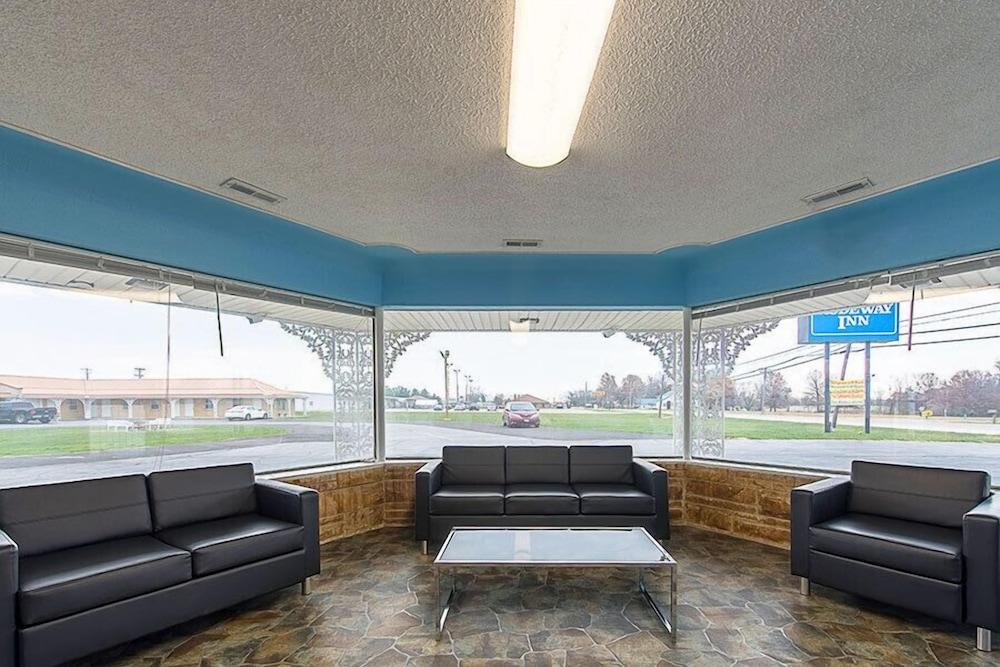 Highway Inn photo 2