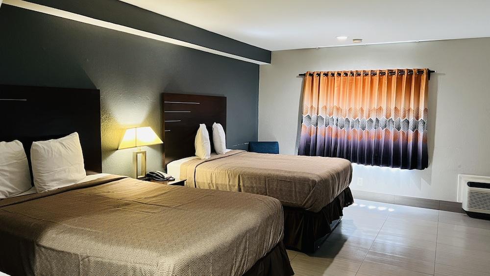 Regency Inn & Suites Houston East I 10 photo 3