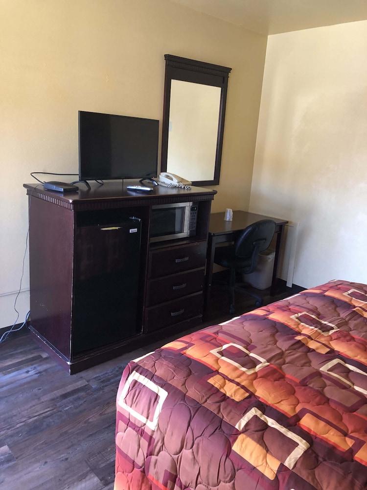 Economy Inn photo 9