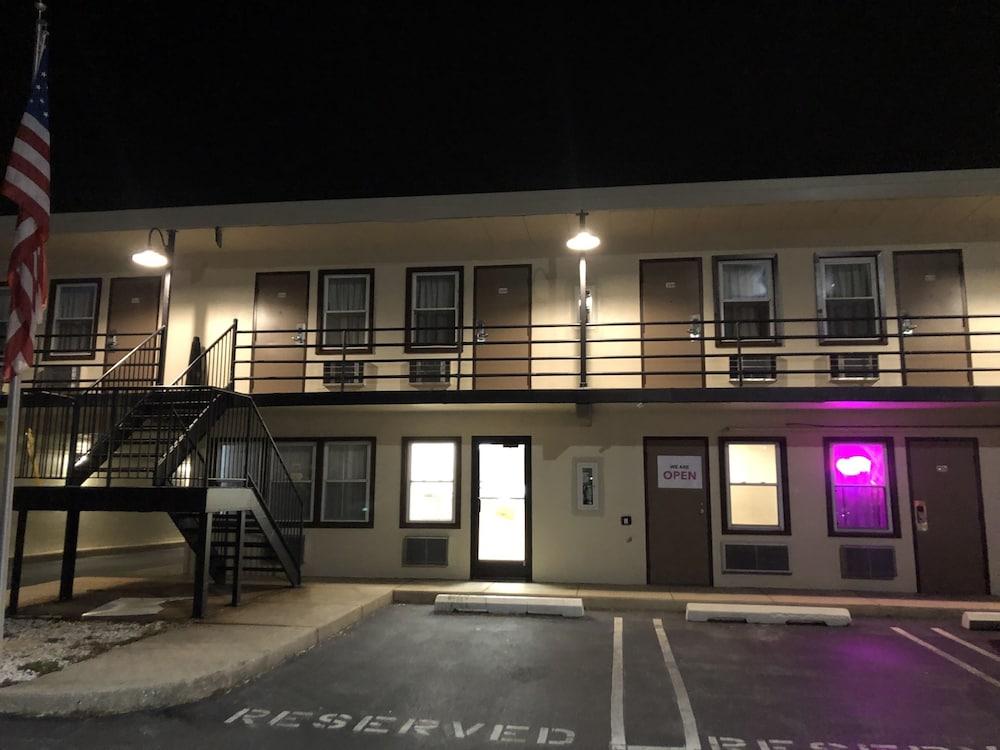 Trolley Stop Motel photo 1