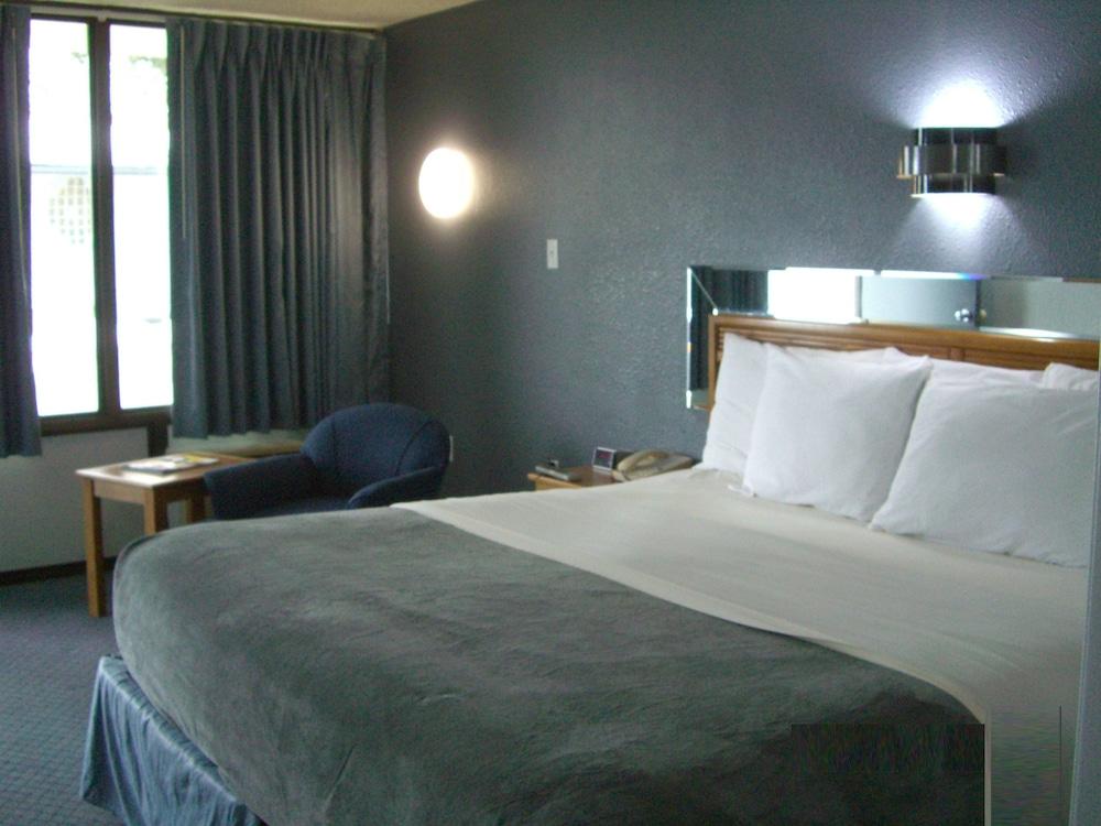 Quails Nest Inn and Suites photo 38