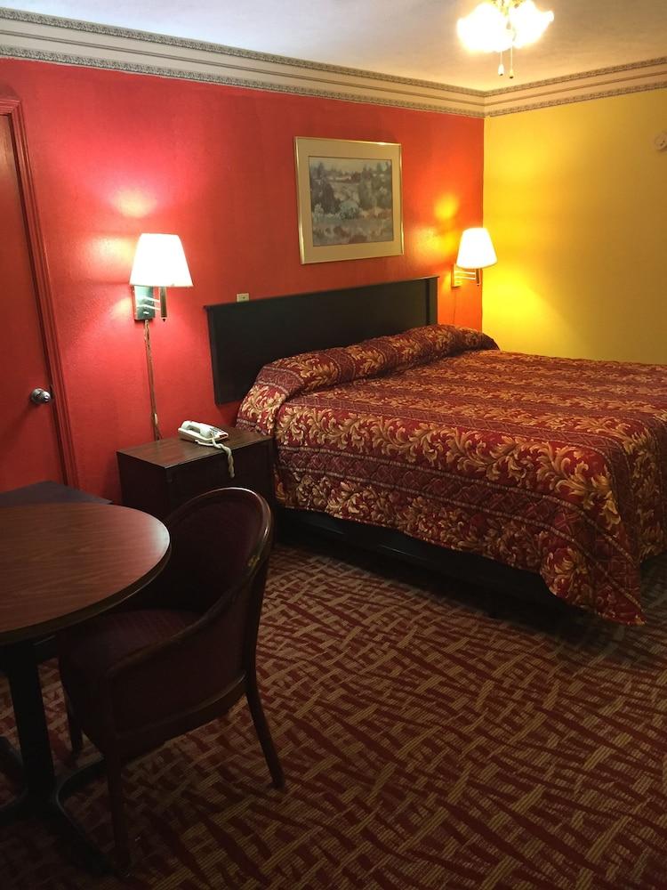 Lexington Inn photo 14