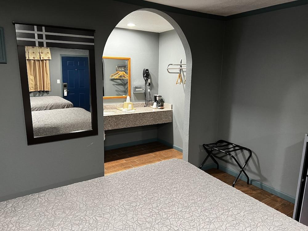 Relax Inn photo 7