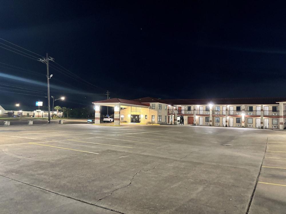 Cameron Inn & suites photo 14