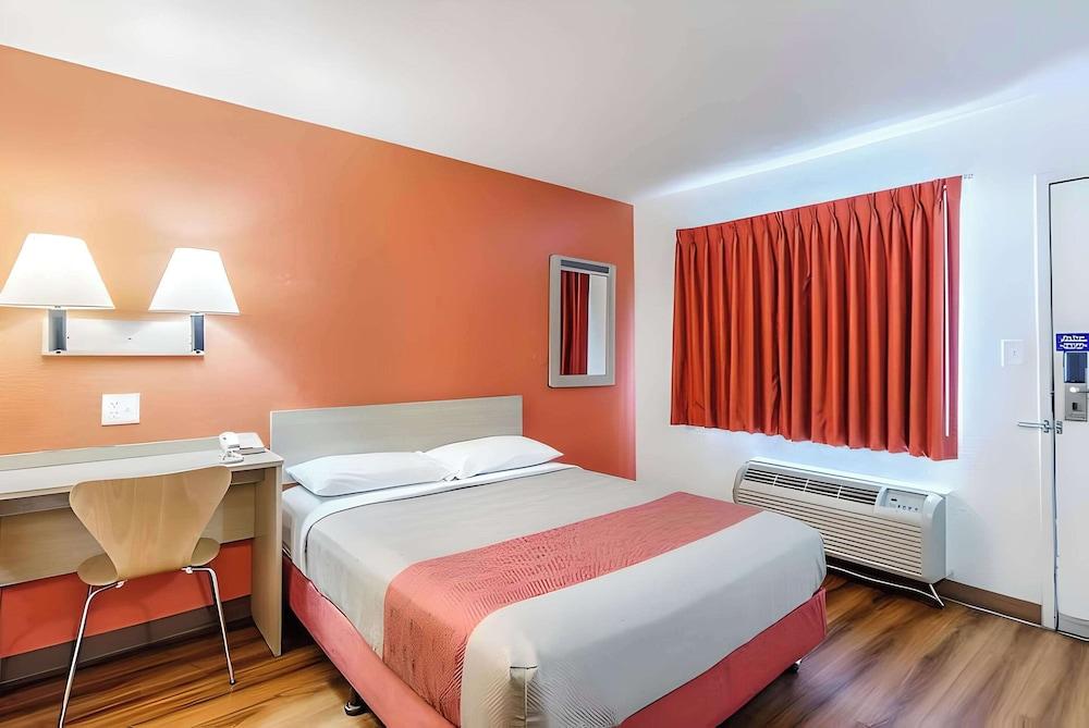 Motel 6 Modesto CA photo 14