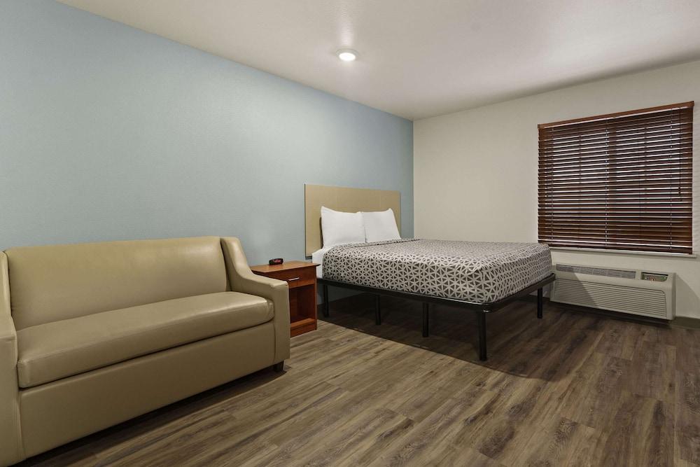 WoodSpring Suites Macon North I-75 photo 11
