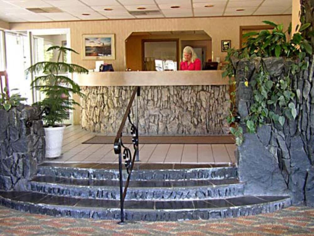 Weathervane Terrace Inn and Suites photo 23
