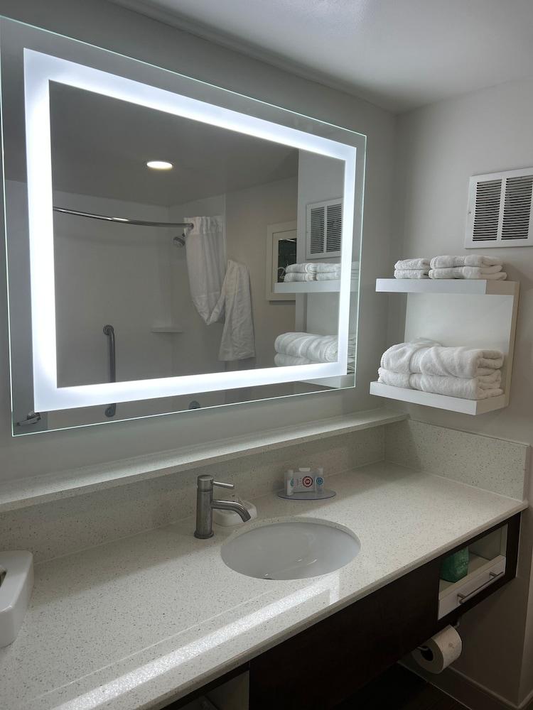 Comfort Inn Darien - North Brunswick photo 7