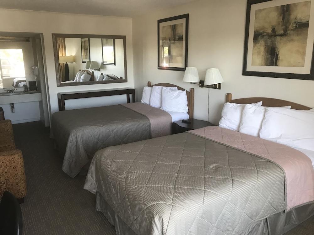 American Inn and Suites photo 19