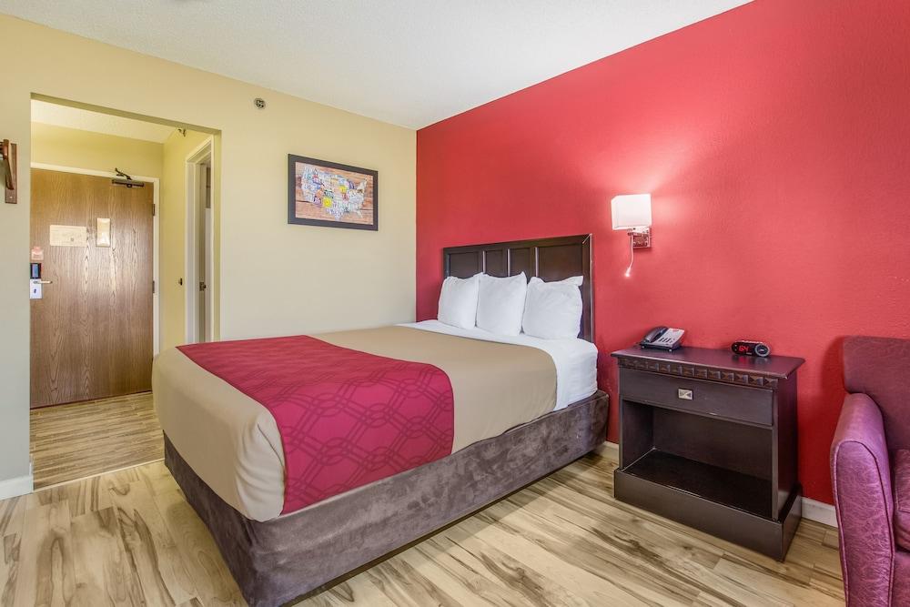 Econo Lodge Shelbyville photo 15