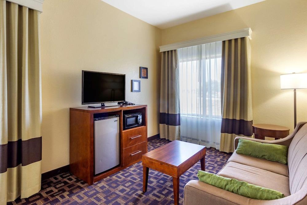 Comfort Inn & Suites North Aurora - Naperville photo 20