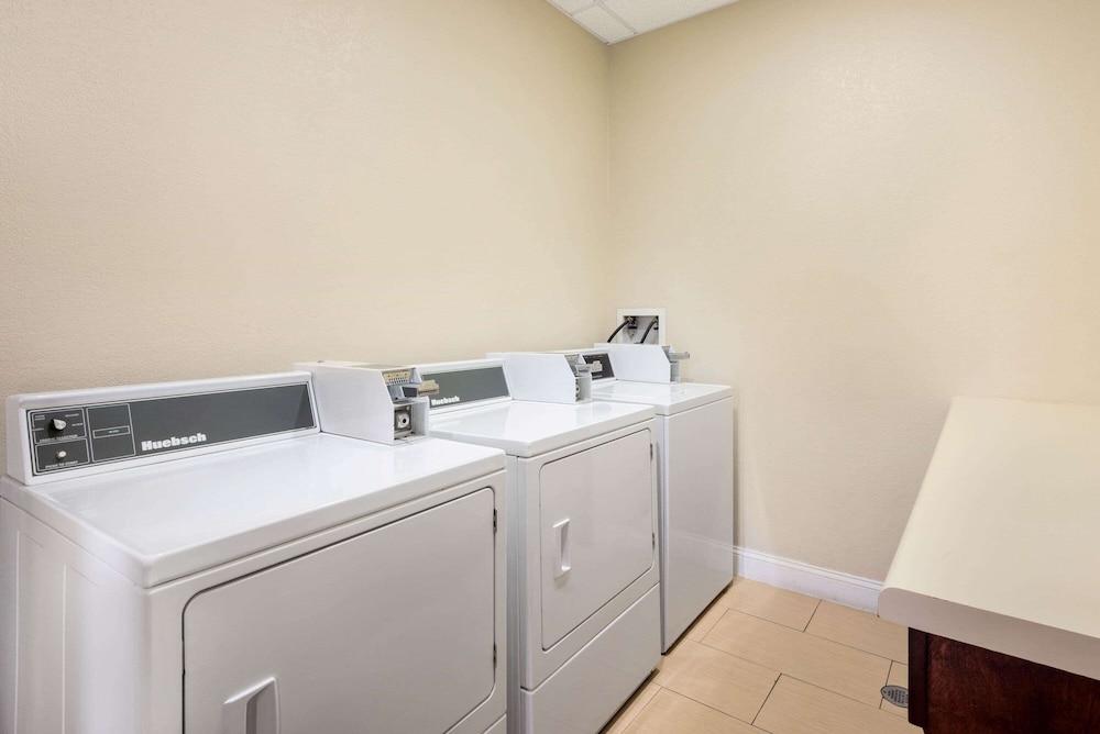 La Quinta Inn & Suites Summersville / New River National Park photo 40