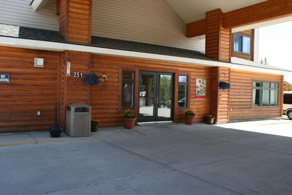 Yellowstone Lodge photo 23