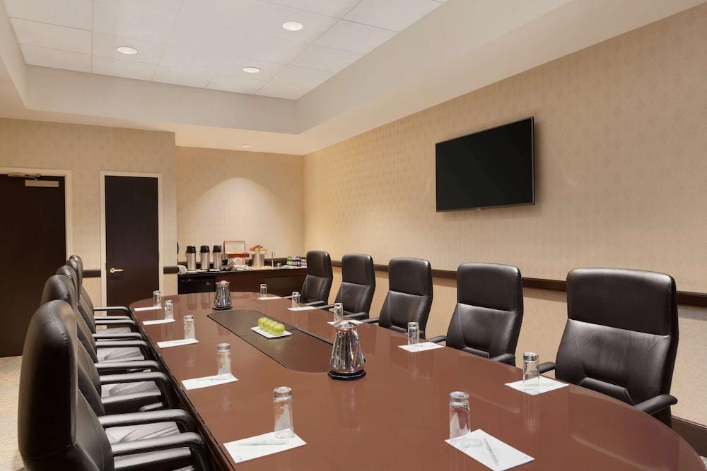 Embassy Suites by Hilton Boston Waltham photo 58