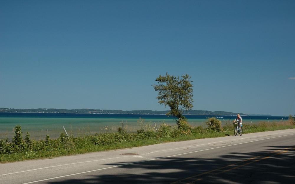 Blossom Hotel & Suites Traverse City photo 40