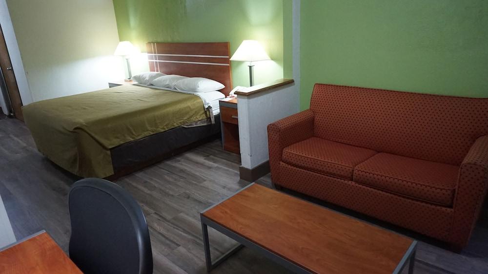 Econo Lodge Inn & Suites Pekin - Peoria Area photo 12