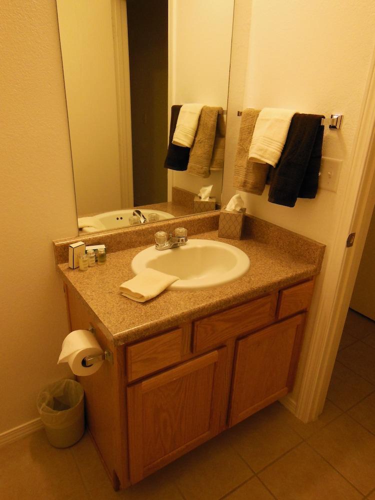 Desert Trails Luxury Suites photo 11